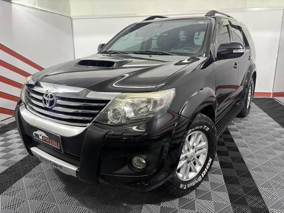 TOYOTA HILUX SW4 3.0 SRV 4X4 16V TURBO INTERCOOLER DIESEL 4P AUTOMÁTICO TOYOTA HILUX SW4 3.0 SRV 4X4 16V TURBO INTERCOOLER DIESEL 4P AUTOMÁTICO
